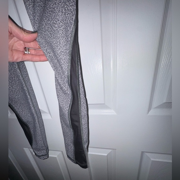 Lululemon High-Rise Grey Mesh Panel Leggings Size 6 - Picture 5 of 7
